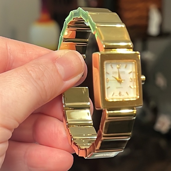 Vintage Joan Rivers Classics Collection Gold MOP Clamp Cuff Bracelet Watch - Picture 3 of 17